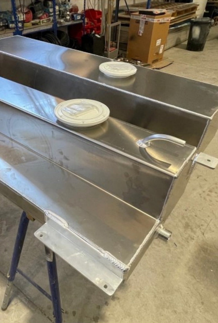 Mercedes Sprinter Wassertank 69 l aus Aluminium - Beifahrerseite