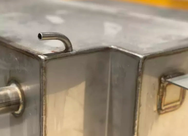 Mercedes Sprinter Wassertank 130 l aus Edelstahl - Ersatzradbereich
