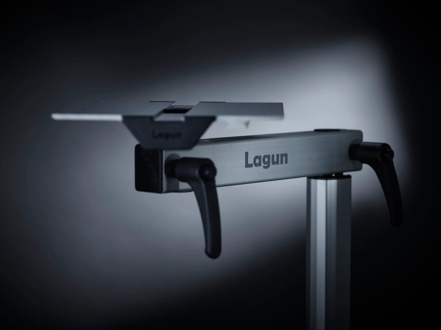 Pied de table Lagun avec tube de 700 mm - Argent